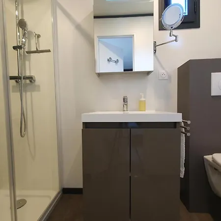 بيت للعطل Du 63 *