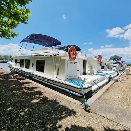 Du 63 بيت للعطل